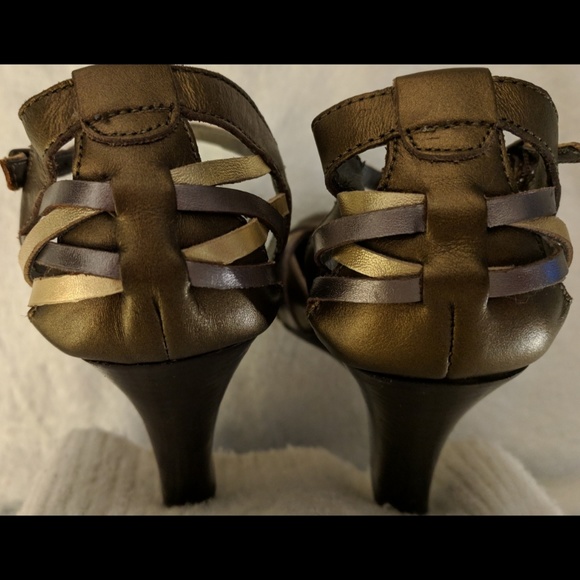 Steve Madden Matte Bronze & Metallic T Strap Wedge - Picture 5 of 6